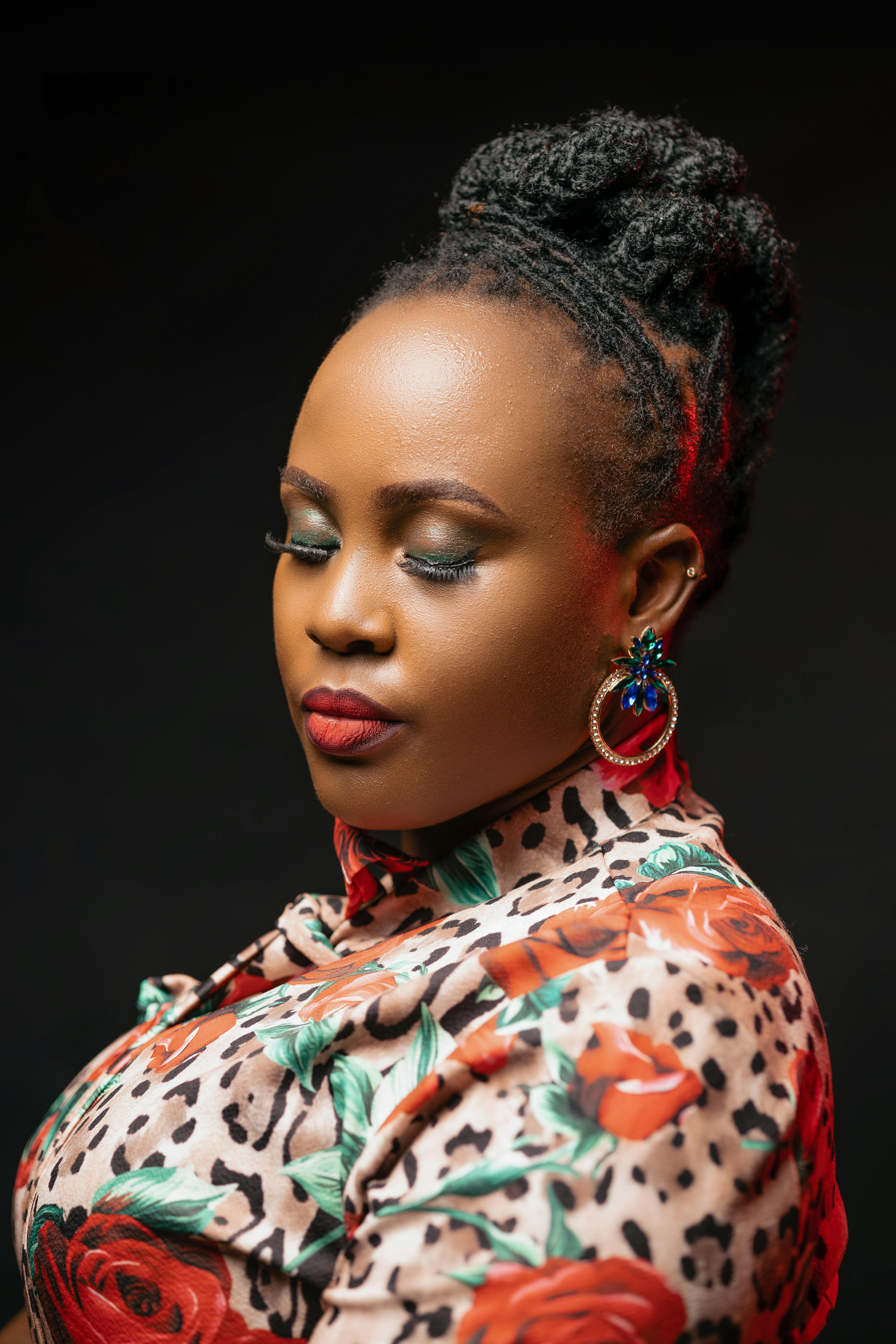 作品卡片：雾城画师海报